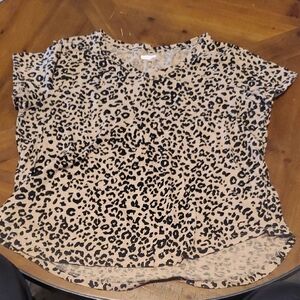 Old Navy Leopard Print Short Sleeve Tee